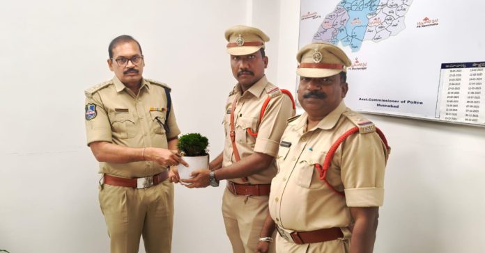 New SI Prashanth meets ACP