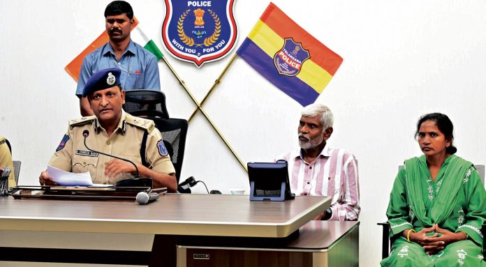 Maoist couple surrenders