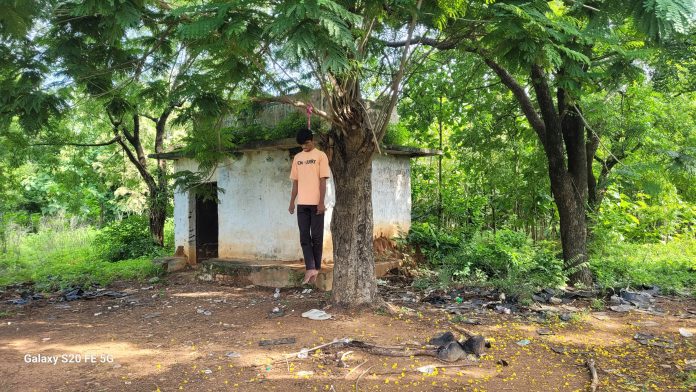 Inter student commits suicide by hanging himself from a tree