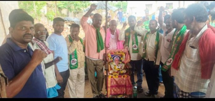 Inspired by Gouni Anjaiah Goud, we will fight for Kallu Geetha labor rights.