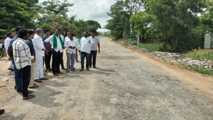 MLA inspects Chandapur road construction