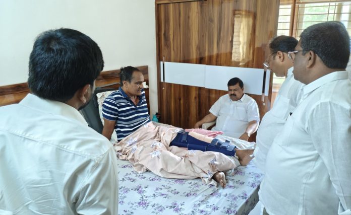 MLA visits Madhavaram Ravinder Rao and Gelwal Rao