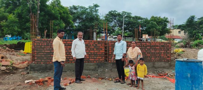 MPDO inspects construction of Indirammas house