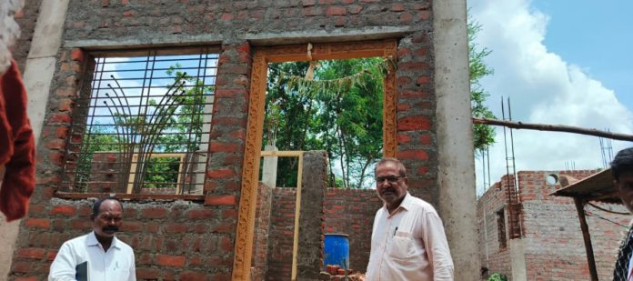 MPDO inspects model housing construction work.