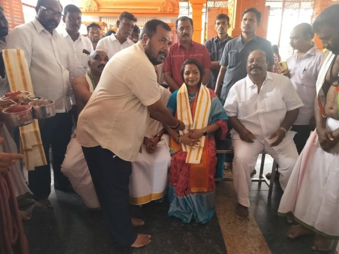 Mayor Gadwal Vijayalakshmi and his wife visited Sri Kalabhairava Swamy
