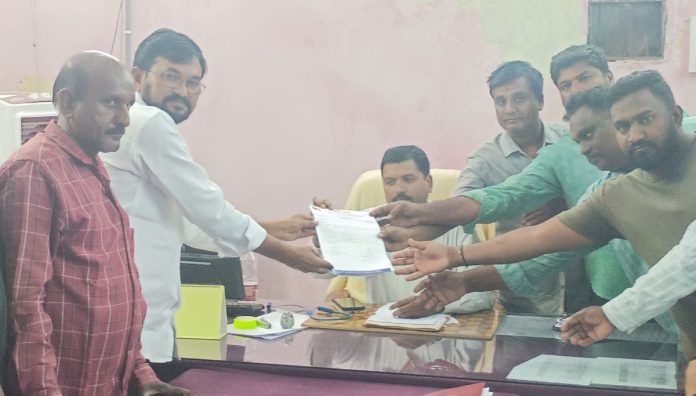Minimum wage for municipal water section and sanitation jawans should be increased