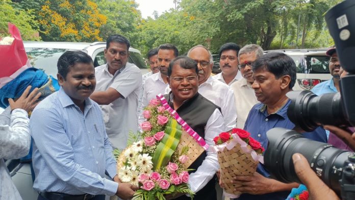 Municipal Commissioner meets Finance Commission Chairman