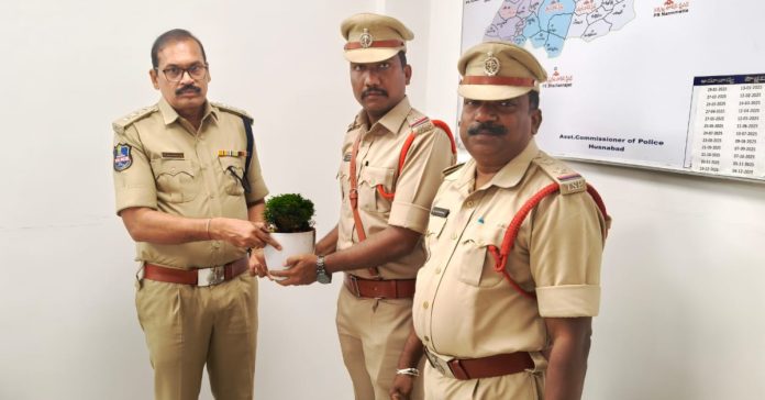 New SI Prashanth meets ACP