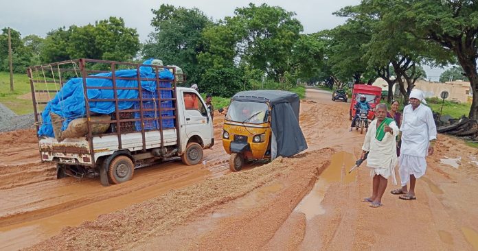 Passengers face problems on Gangamma Vagu Road