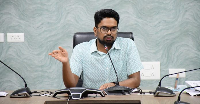 People should be alert against heavy rains: Collector