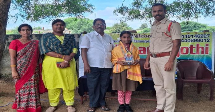 SI congratulates student selected for Jawahar Navodaya