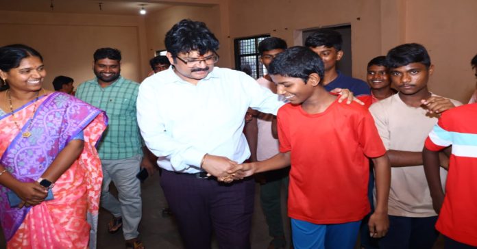 Students should be provided with good education in government schools: Collector