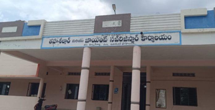 Sub-Collector conducts surprise inspections at Tahsildars office!