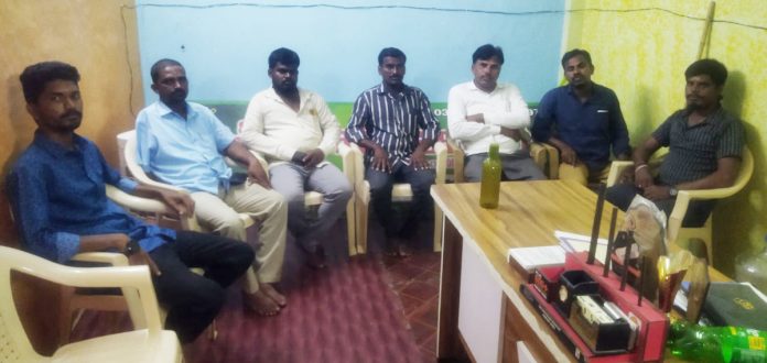 Succeed in the siege of the collector's office