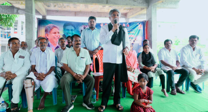 The Congress government made promises and ignored them.