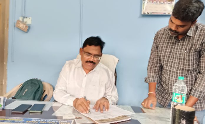 Varanasi Kamalakar as Renjal MPDO