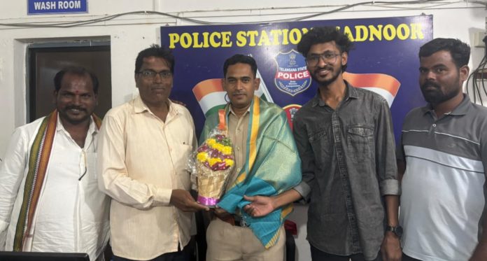 Village President felicitates SI Vijay Konda