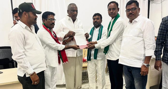 The remaining seats in tribal Gurukuls should be filled.