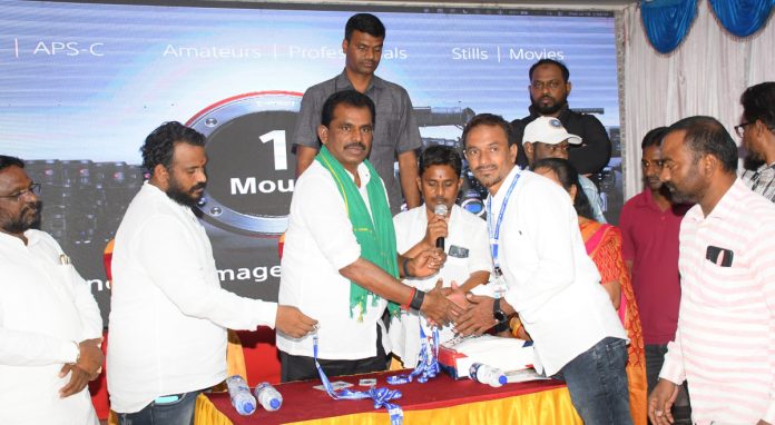 Will support photographers: MLA Megha Reddy
