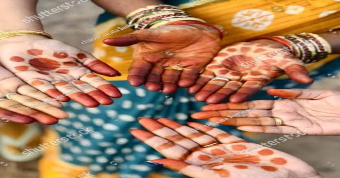 Women in the hustle and bustle of henna!