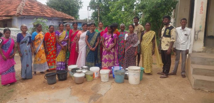 Women protest on the road due to shortage of drinking water
