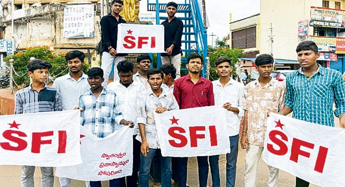 Pending Scholarships should be released