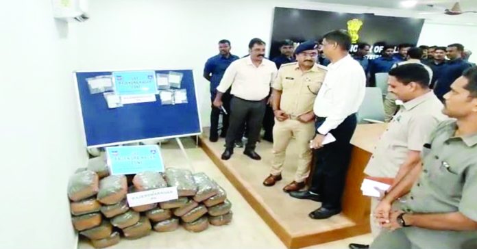 Ganja gang arrested
