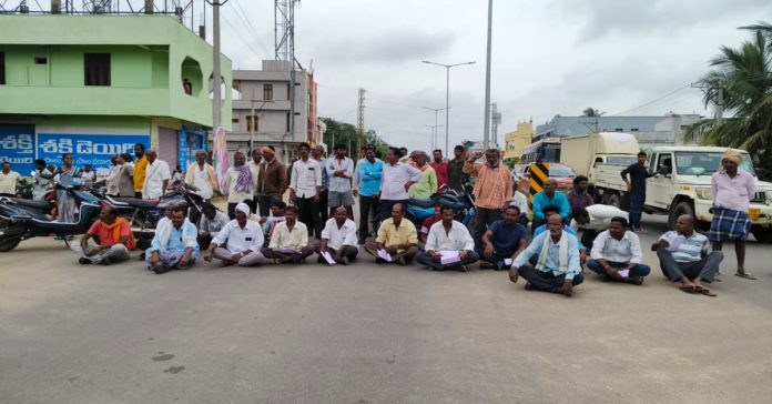 Farmers hit the road for urea