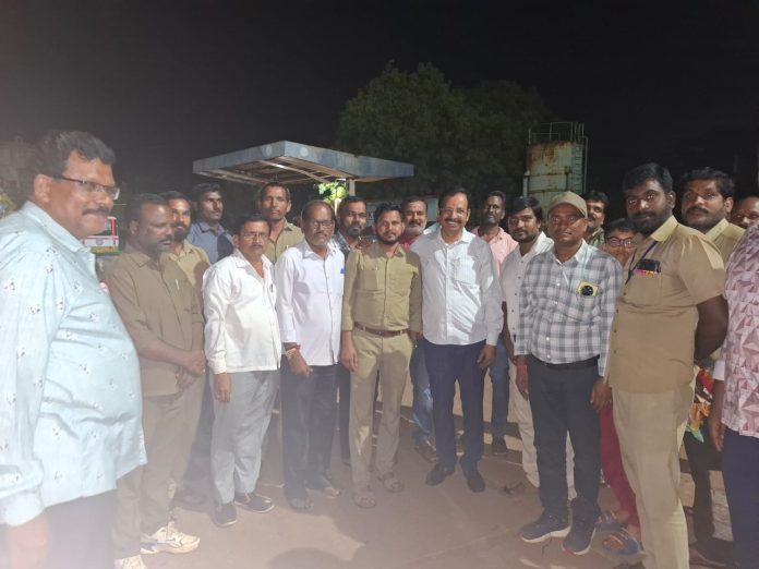 MD Sajjanar conducts surprise inspection at Zaheerabad depot