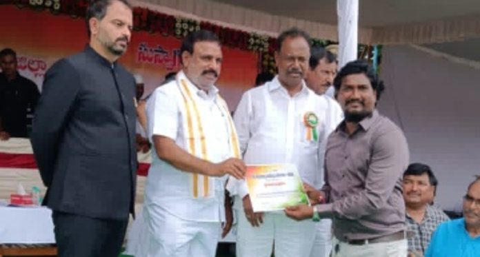 108 employees receive awards for their services
