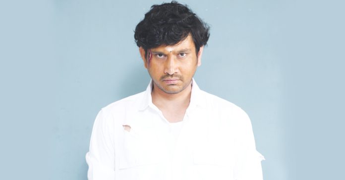 ద్విభాషా చిత్రం'గాడ్స్‌ అండ్‌ సోల్జర్‌'