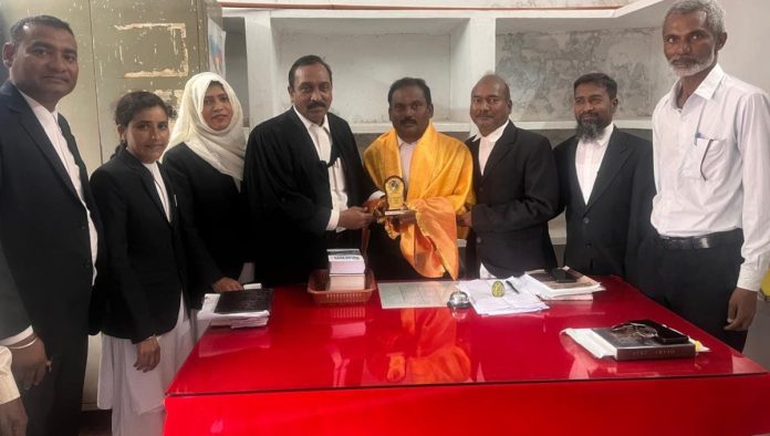 A great honor for a second-class judge