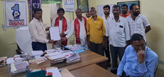 Action should be taken against industries that do not implement labour laws: CITU