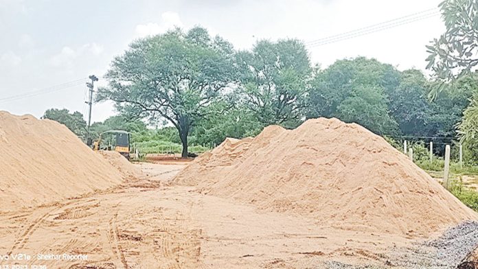 Action should be taken against sand mafia