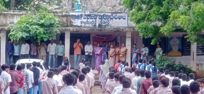 Anti-drug pledge at Ram Mandir school
