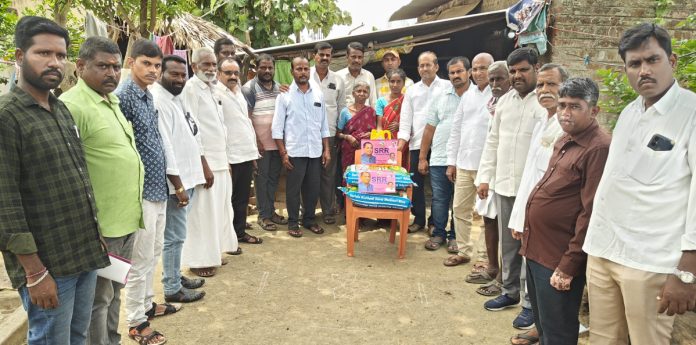 Assistance to the families of the victims in Perkavedu