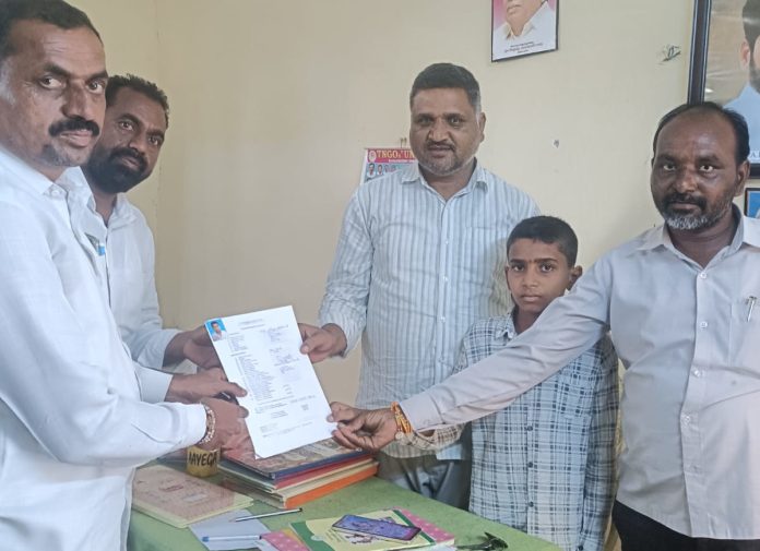 Banjara Seva Sangam leaders admit dropout student to ST hostel