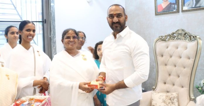 Brahmakumari Jaya ties rakhi to TPCC State General Secretary