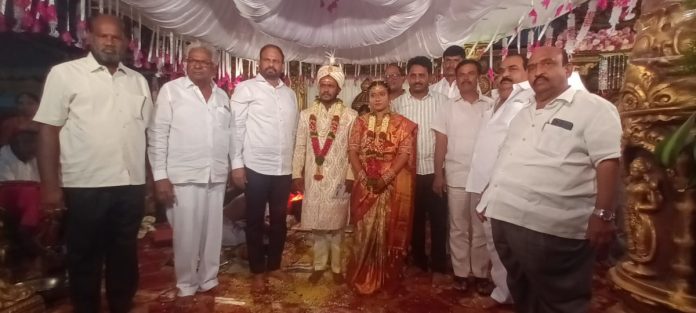 Busireddy Pandana blesses the newlyweds