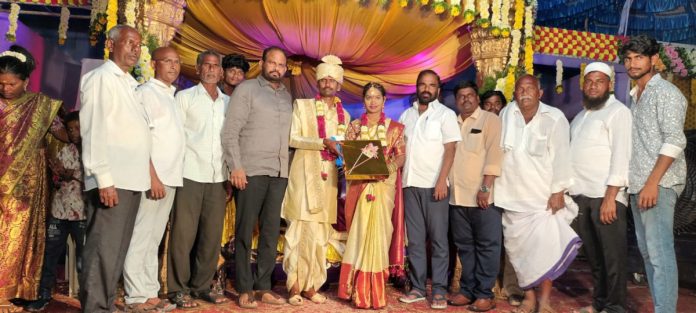 Busireddy Pandana blesses the newlyweds