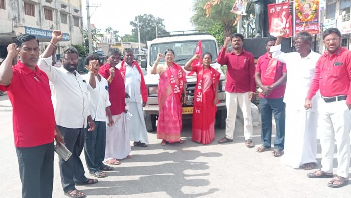 CPI leaders bid a tearful farewell to Suravaram