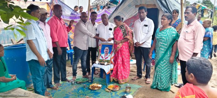 CPI(M) stands by mother who lost son