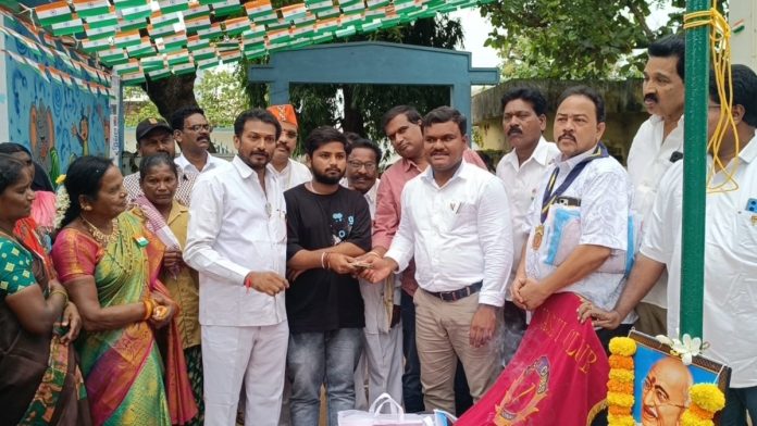 Cash given to poor student under the auspices of Vasavi Club