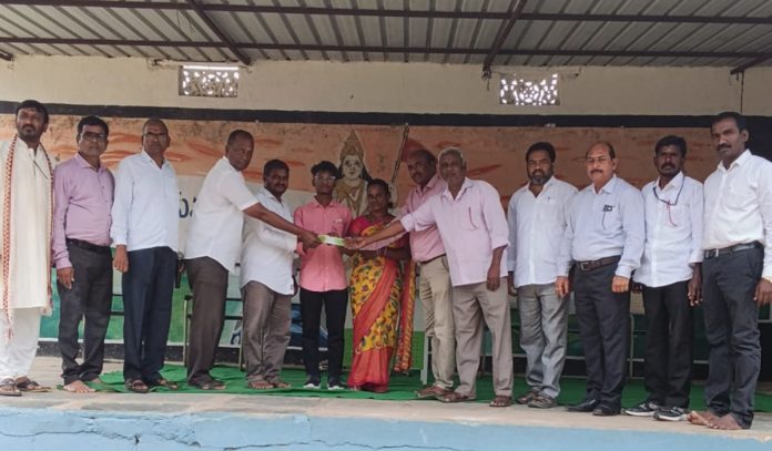 Cash prizes awarded to students