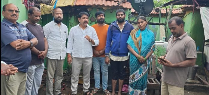 Congress leaders inspect houses damaged by heavy rains