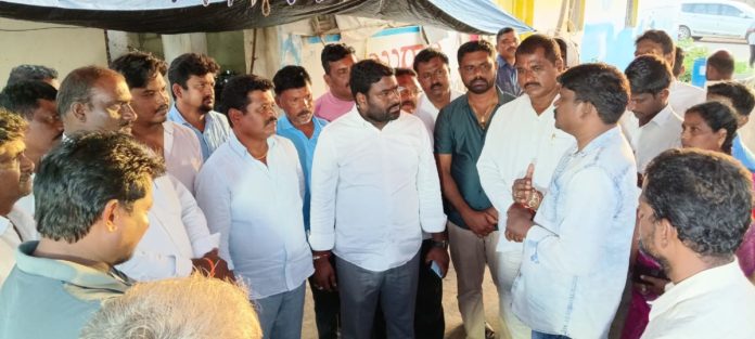 Congress party will stand by Sadaiahs family
