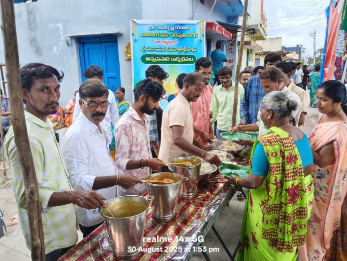 Distribution of Annaprasadam at Ganesh Mandapam