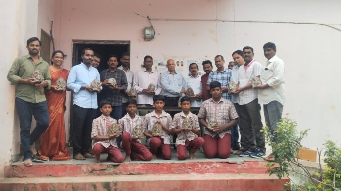 Distribution of clay Ganeshas