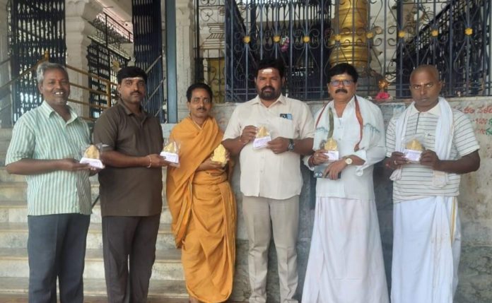 Distribution of clay Ganeshas in Potlapalli