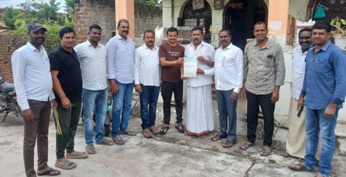 Distribution of financial aid checks
